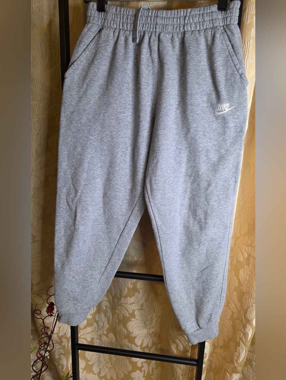 Nike Boy's Jogger Activewear Sweatpant Sz XL Cuff Legs